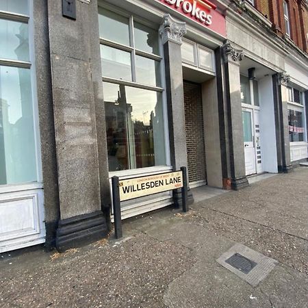 30 Willesden Lane Лондон Екстер'єр фото